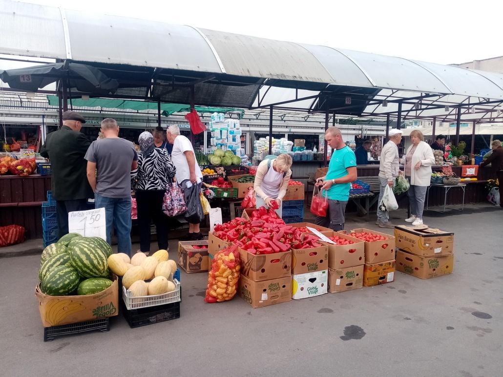 Что подешевело? Цены на рынках в райцентрах Брестской области в первые выходные сентября. 