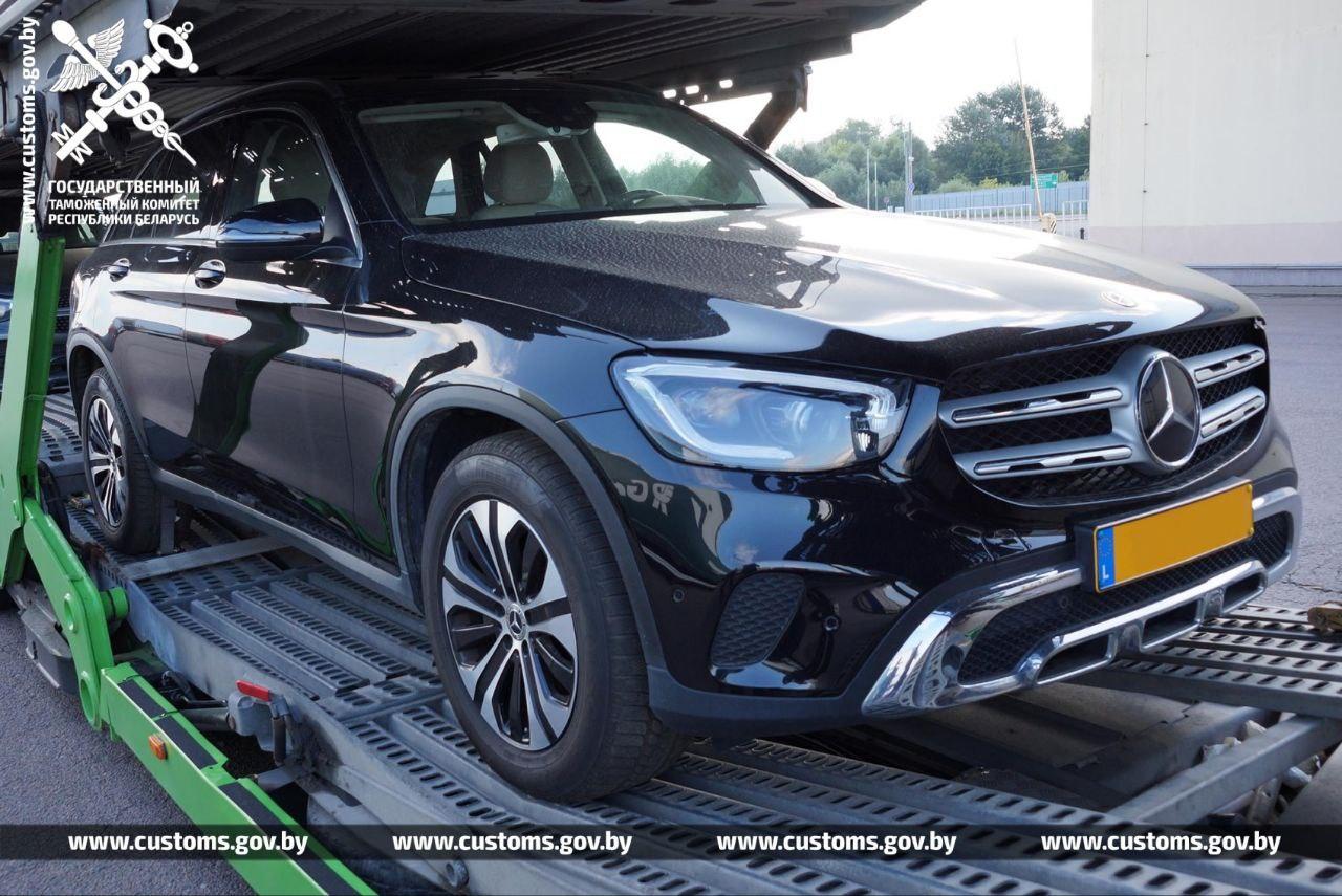 В Беларусь по явно заниженным ценам привезли крутые автомобили. Что с ними будет?