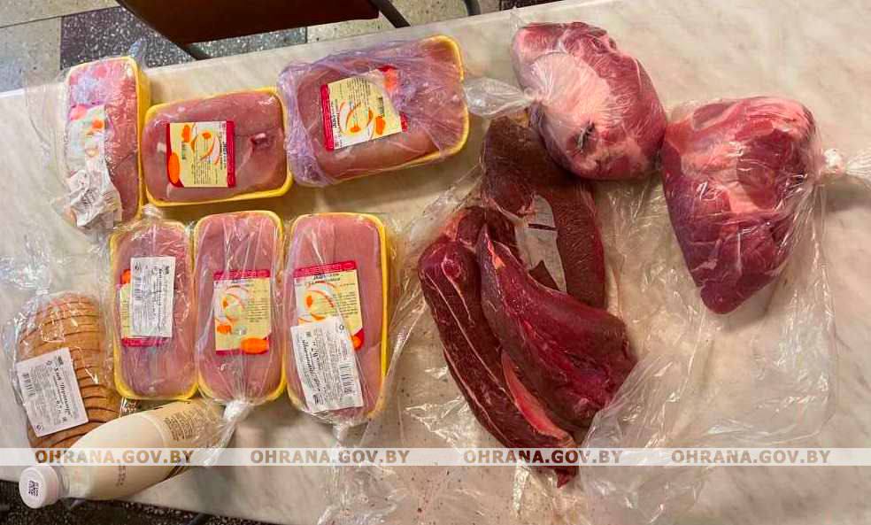Повар школьной столовой в Бресте вынес мясо, предназначавшееся для обедов детей