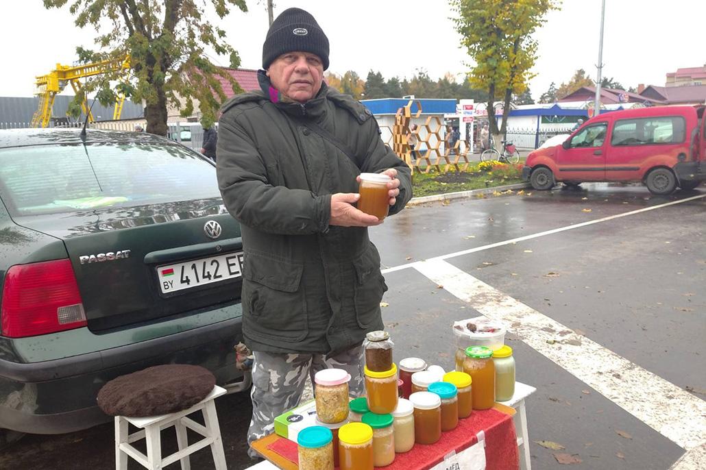 Пчеловоды реализуют свою продукцию на каждой ярмарке.