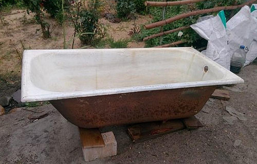 Житель Пинска помогал знакомому вынести чугунную ванну и продал ее «с колес»