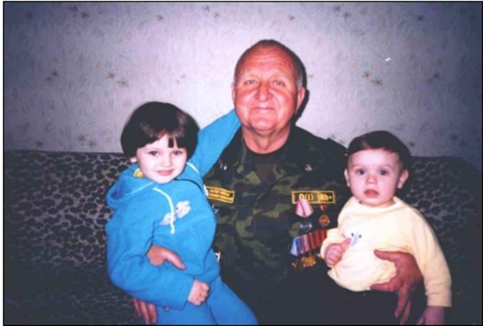 Аляксей Галаскок з унукамі