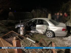 В Берёзе водитель Opel снёс забор