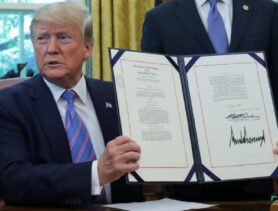 Трамп ударил пошлинами по Китаю, Мексике и Канаде