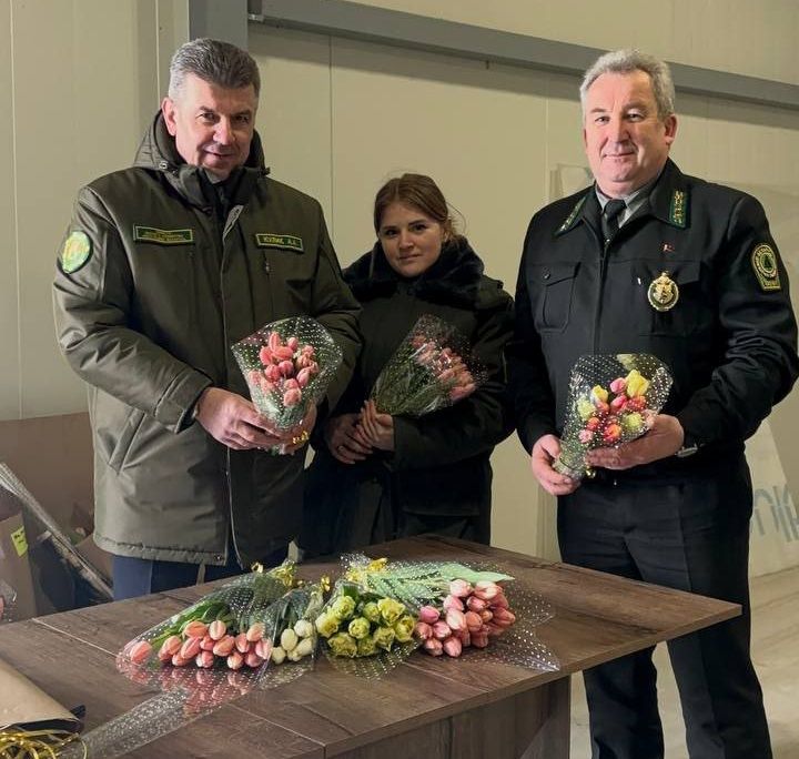 Министр тоже выбрал букет для жены