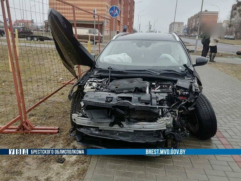 Машины сильно повреждены