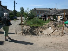 Вместо ремонта жильцам улицы Октябрьской в г. Ганцевичи шлют отписки