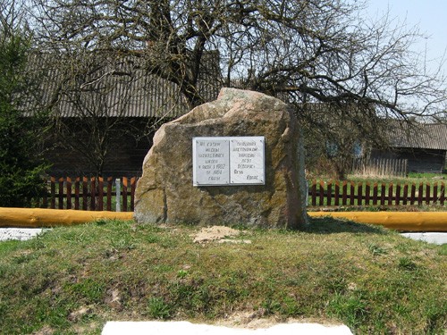 Памятны знак у вёсцы Люсіна на месцы школы, дзе працаваў Якуб Колас