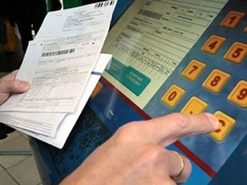 Из-за отмены приёма наличных денежных средств за мобильный телефон и интернет люди активнее будут пользоваться платёжными пластиковыми карточками