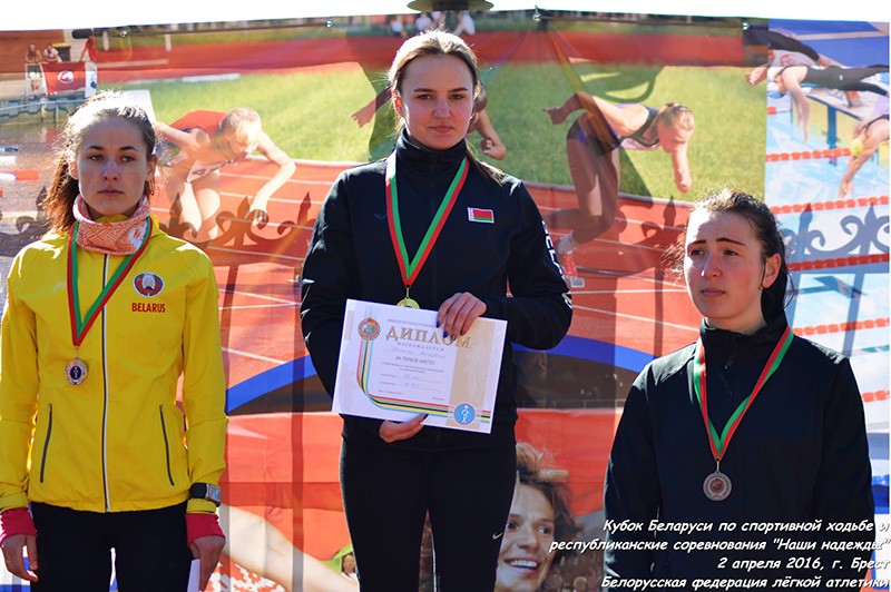 Валерия Комель (в центре) на верхней ступени пьедестала. Источник фото: bfla.eu