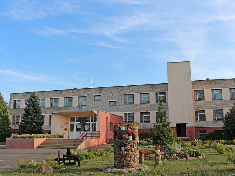 Здание средней школы в Больших Круговичах