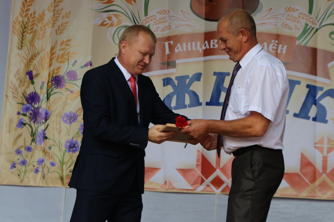 Руководитель ОАО ЛюсиноАгро Александр Омельянович.