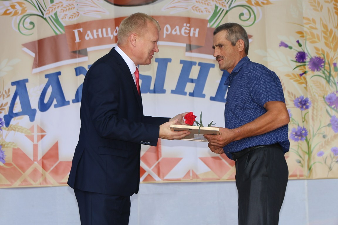 Водитель ОАО Возрождение Владимир Рабцевич.