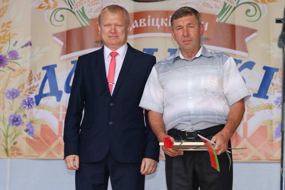 Водитель ОАО Дубняки Владимир Семенчук.