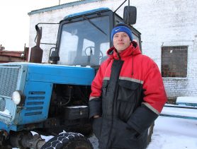 Тракторист на работу не жалуется