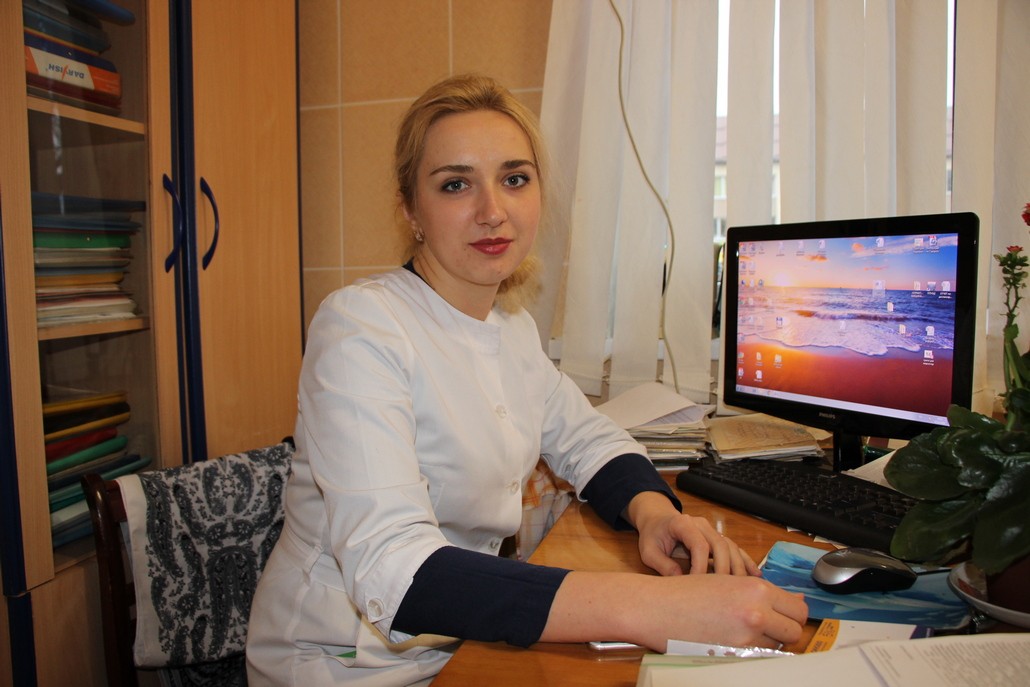 Врач-инфекционист Анна Баланович – молодой специалист. Она прибыла в УЗ «Ганцевичская ЦРБ» на пятилетнюю отработку после обучения УО «Гомельский государственный медицинский университет». Родилась в г. Кобрин.
