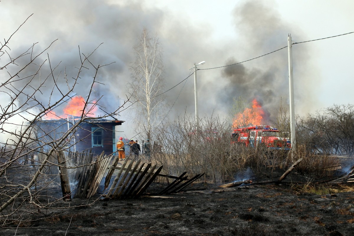 Большой пожар в Денисковичах Ганцевичского района. 6 апреля 2019 года.