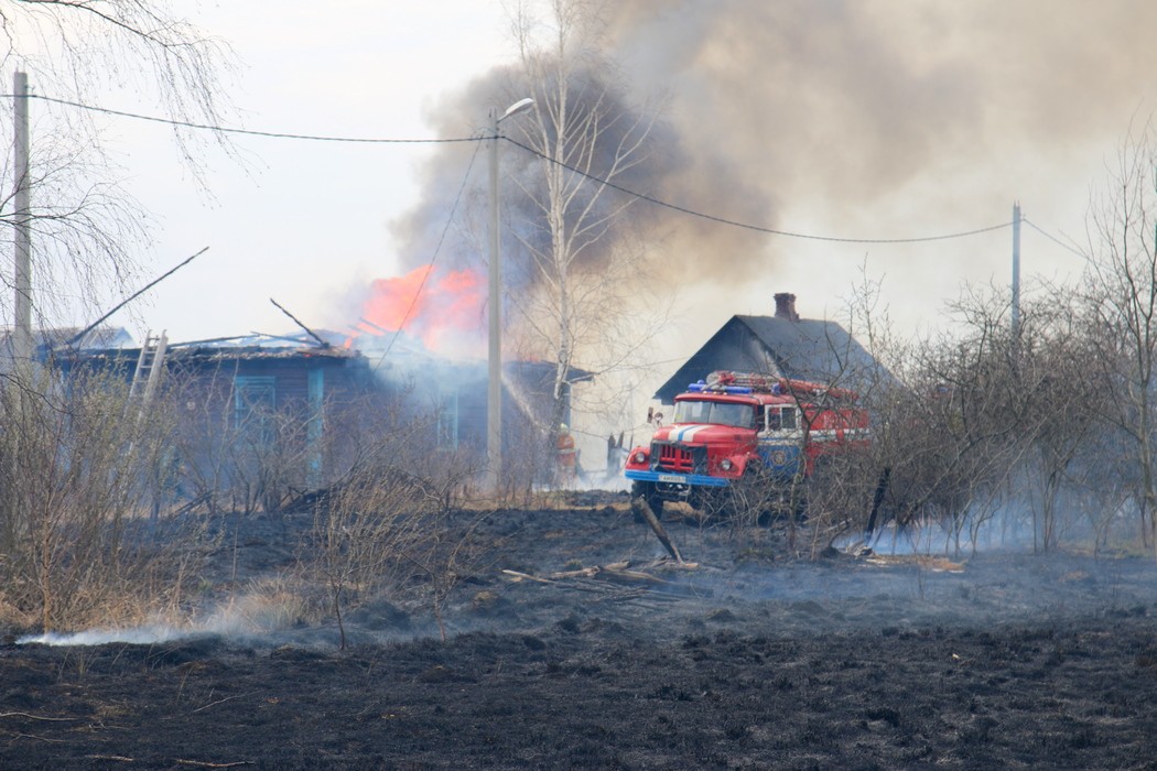 Большой пожар в Денисковичах Ганцевичского района. 6 апреля 2019 года.