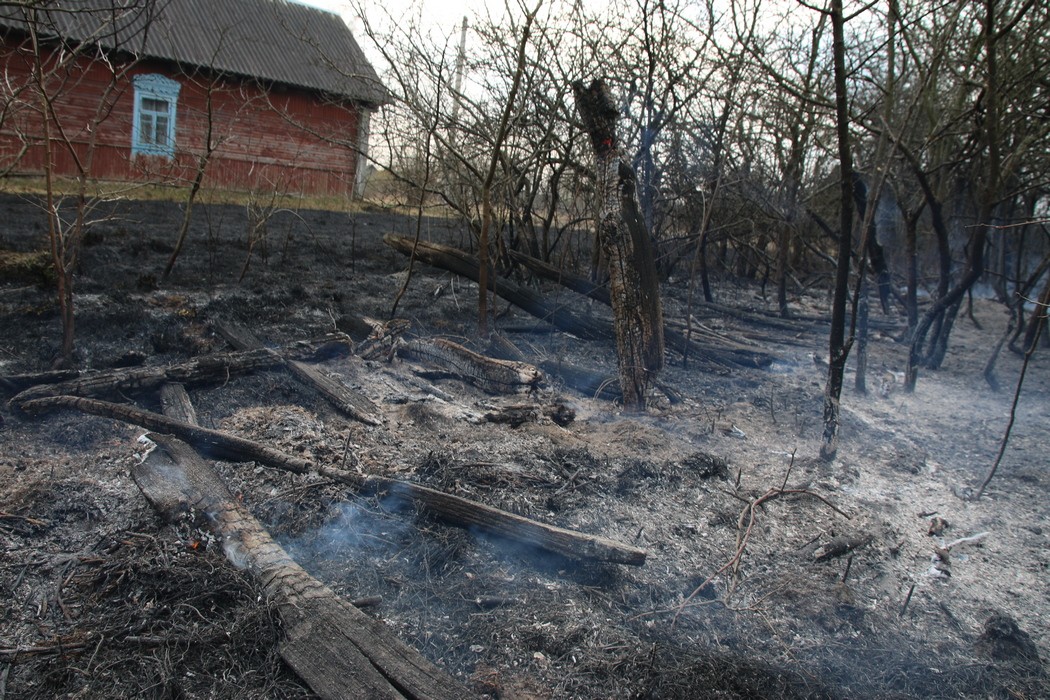 Большой пожар в Денисковичах Ганцевичского района. 6 апреля 2019 года.