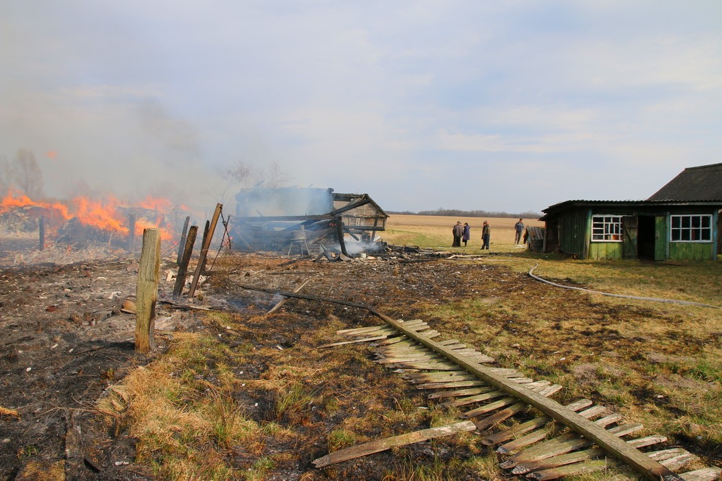 Большой пожар в Денисковичах Ганцевичского района. 6 апреля 2019 года.