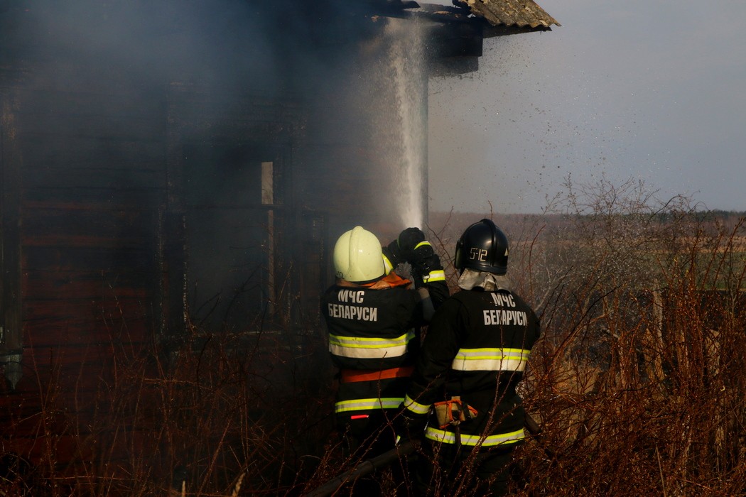 Большой пожар в Денисковичах Ганцевичского района. 6 апреля 2019 года.