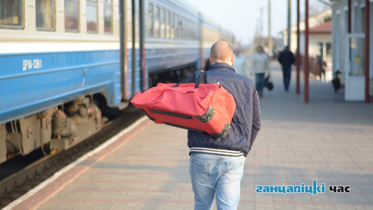 В поисках работы ганцевчане вынуждены ехать в другие города и страны.