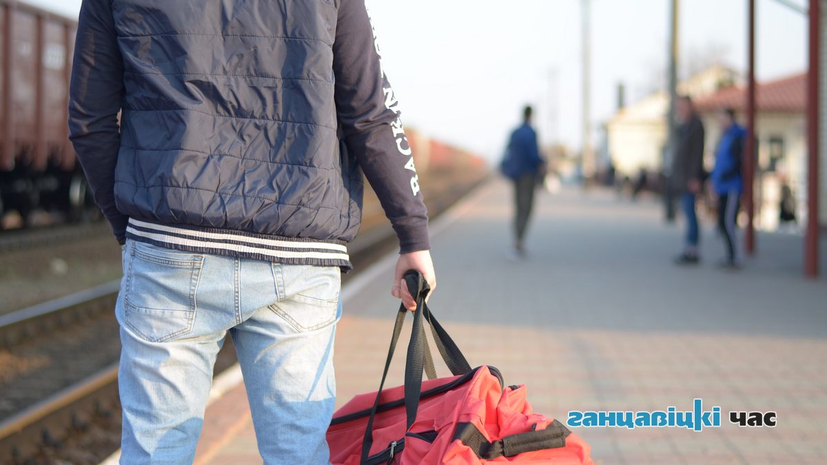 В поисках работы ганцевчане вынуждены ехать в другие города и страны.