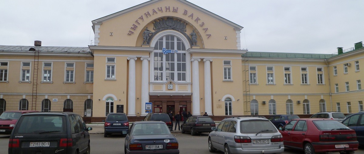 После застолья со случайным попутчиком мужчина лишился ноутбука в Барановичах