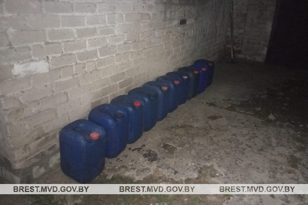 Более 300 литров окрашенного топлива изъято в Ганцевичском районе