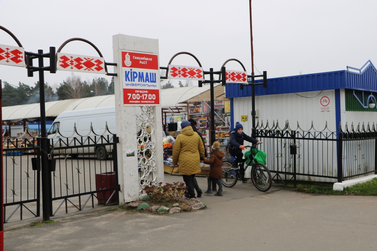 Под запрет попали молоко, творог и творожные изделия, масло из коровьего молока, маргариновая продукция. Но, правда, есть исключения.