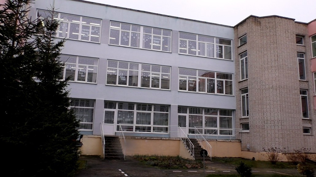В средней школе №3 в Ганцевичах можно изучать иностранные языки глядя на окна