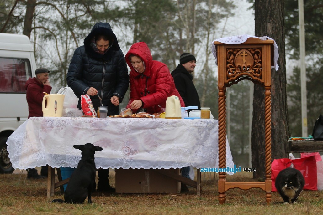 Возле крещенской купели в Ганцевичах зрителей было больше, чем окунающихся