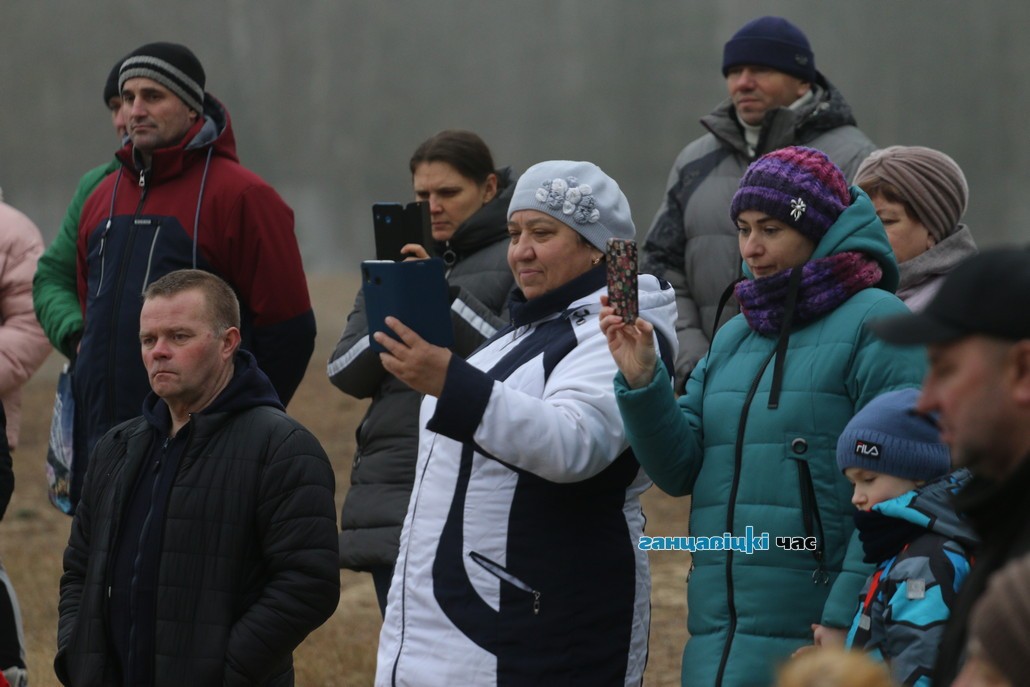 Возле крещенской купели в Ганцевичах зрителей было больше, чем окунающихся