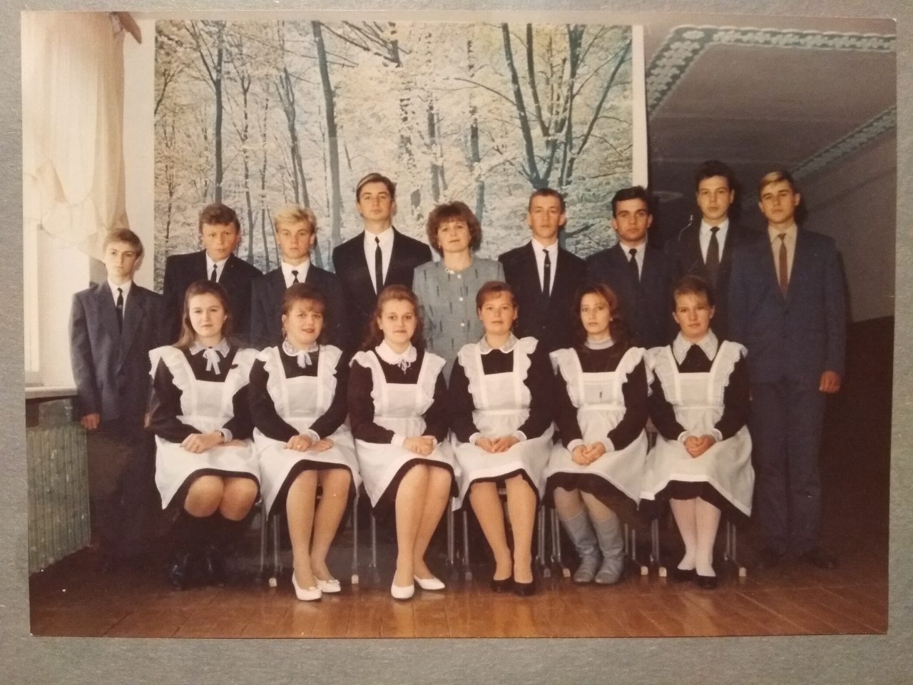 Выпускники 1995 года Круговичской средней школы.