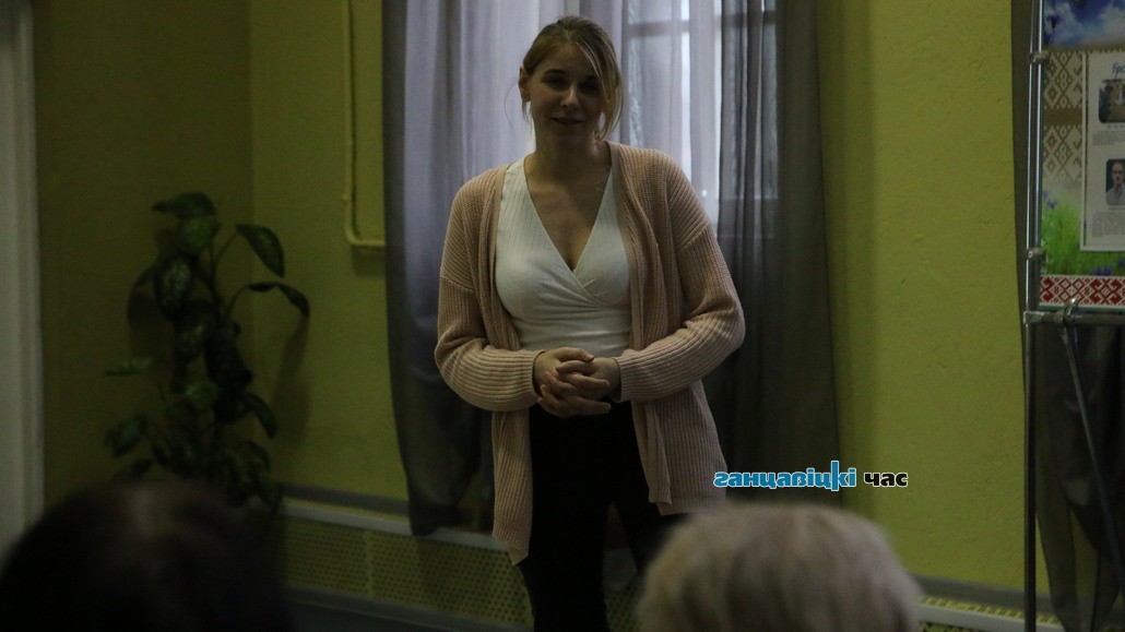 В Ганцевичах врач-онколог Юлия Вабищевич провела осмотр прямо в стенах городского Дома культуры