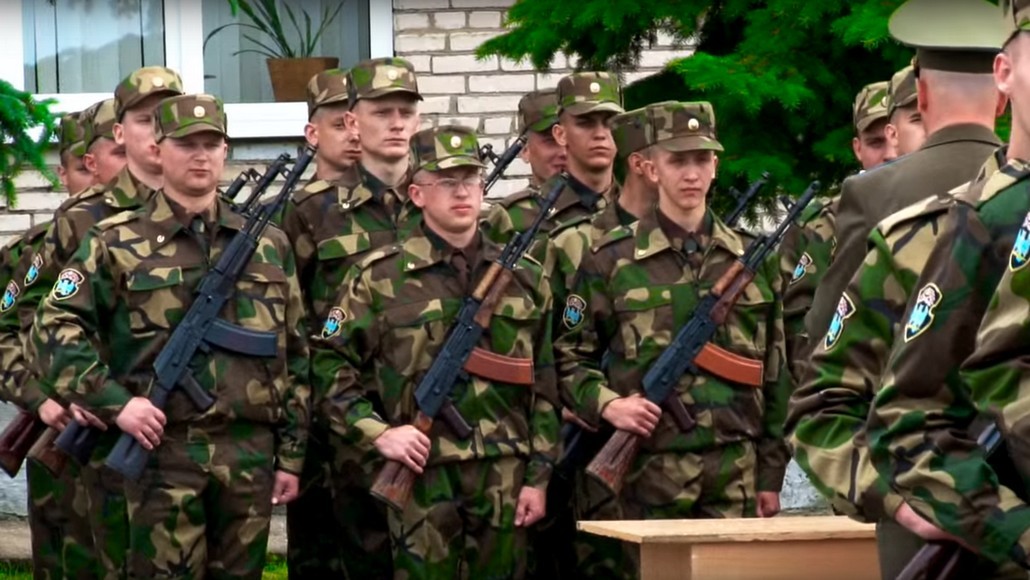 Теперь срочную службу будут засчитывать в страховой стаж. Лукашенко подписал указ о льготах для военных