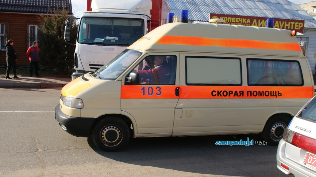 В Ганцевичах женщина с велосипедом попала под колеса грузовика