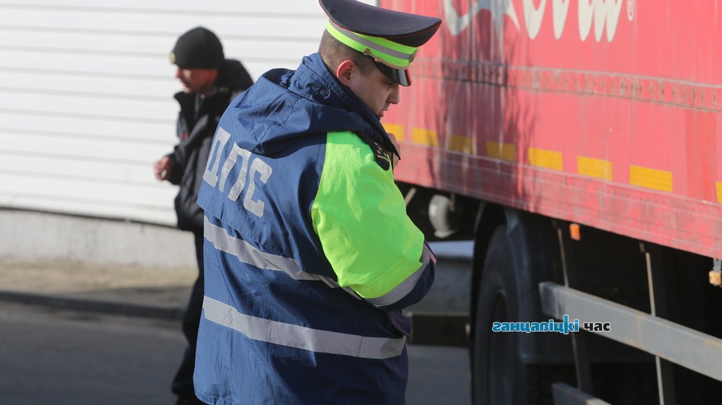 В Ганцевичах женщина с велосипедом попала под колеса грузовика