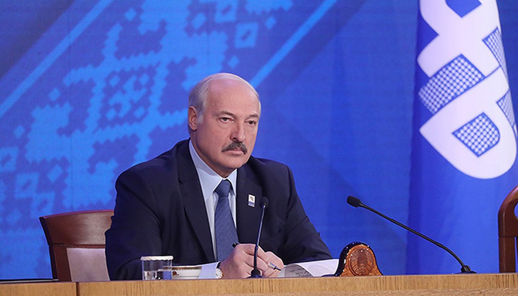Александр Лукашенко выступил на съезде федерации профсюзов, где сделал ряд заявлений, в том числе и о зарплатах и рабочих местах