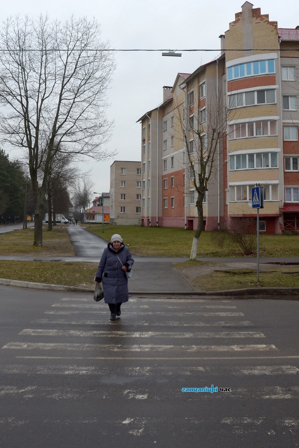 В Ганцевичах устанавливают освещение на пешеходных переходах