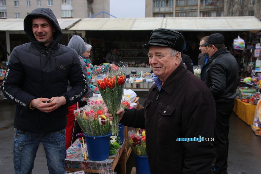 Почём букеты: в Ганцевичах начался цветочный бум перед 8 марта