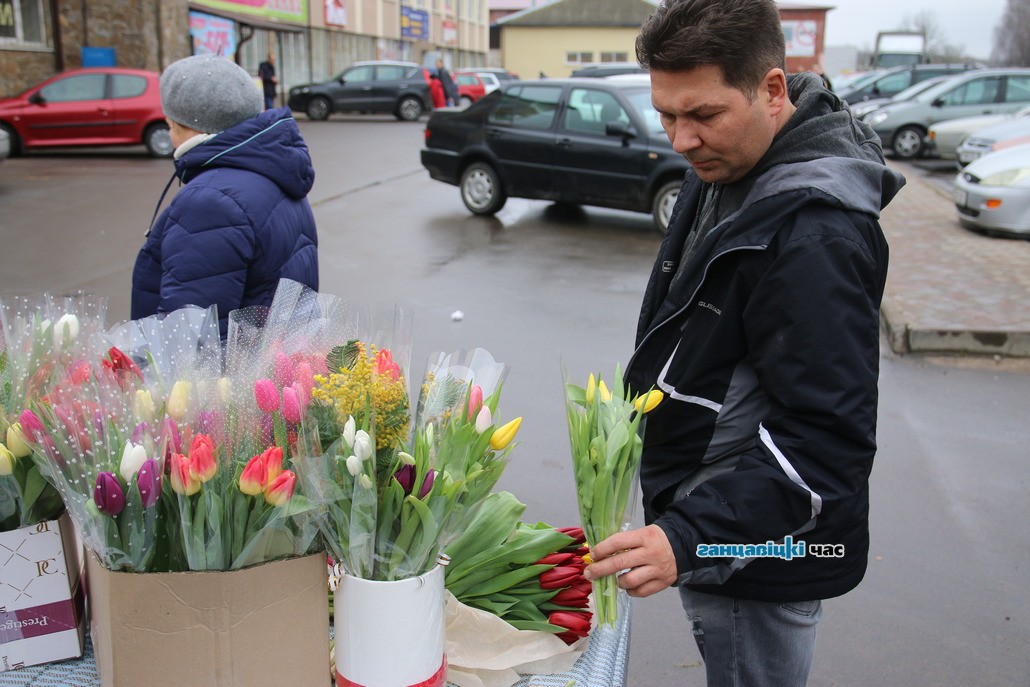 Почём букеты: в Ганцевичах начался цветочный бум перед 8 марта