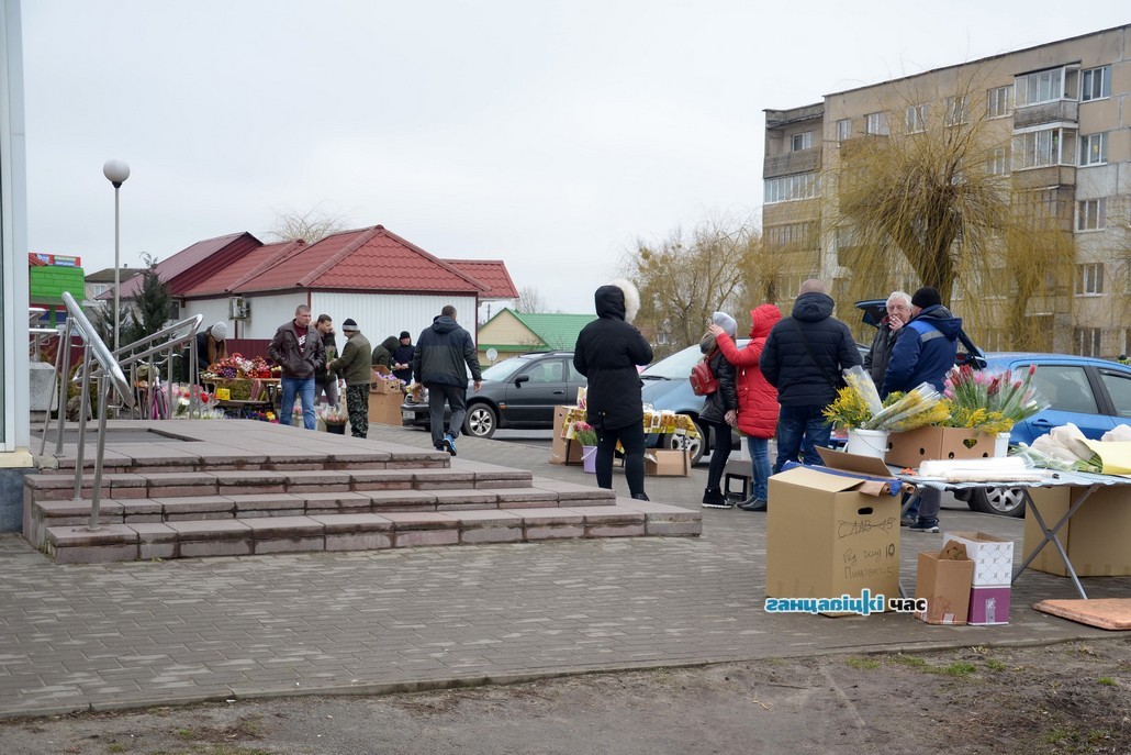 Почём букеты: в Ганцевичах начался цветочный бум перед 8 марта