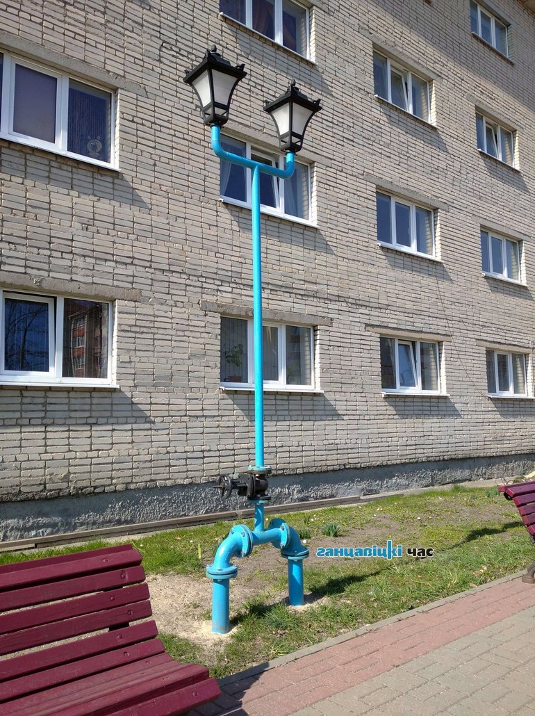 В Ганцевичах работники ЖКХ подготовили для горожан необычный подарок