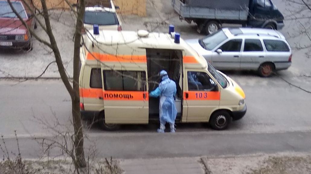 В Ганцевичах медработники в спецкостюмах забрали мужчину. Подозрение на COVID-19?