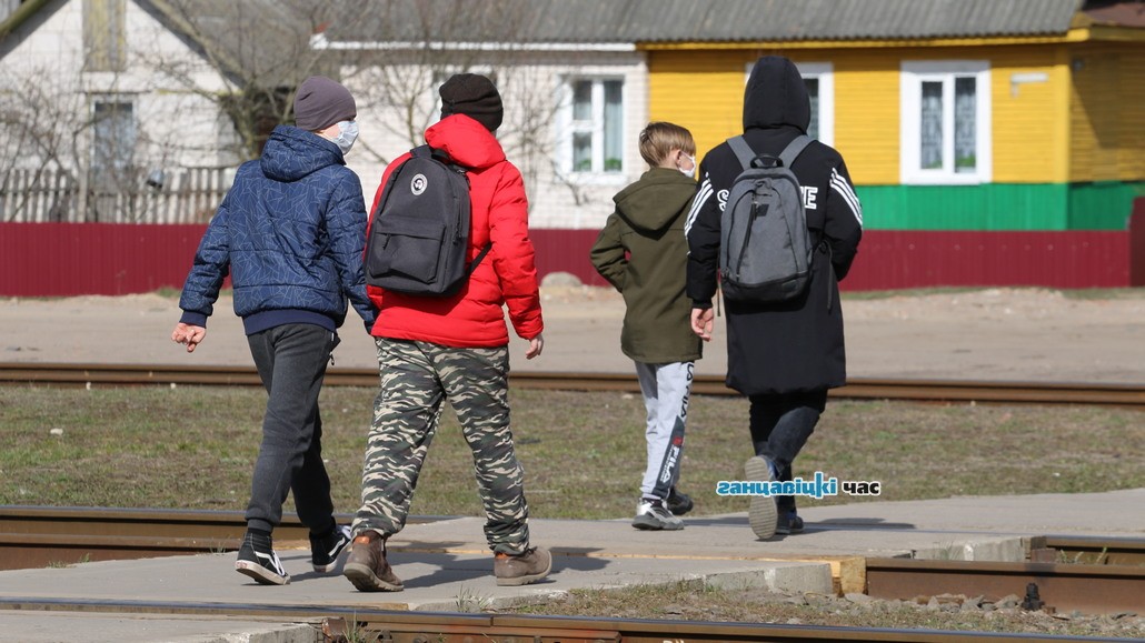 Носят ли маски ганцевчане, путешествуя железнодорожным транспортом?