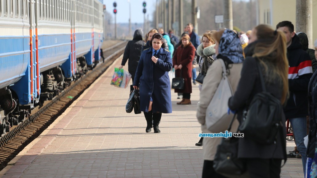 Носят ли маски ганцевчане, путешествуя железнодорожным транспортом?