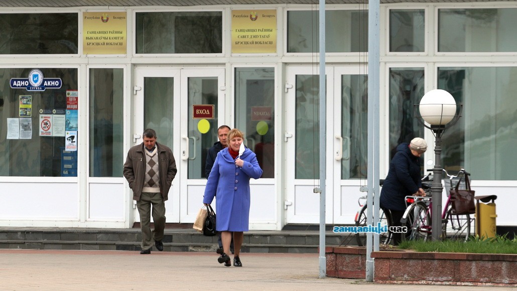 В Ганцевичском райисполкоме для посетителей без масок - спецобслуживание