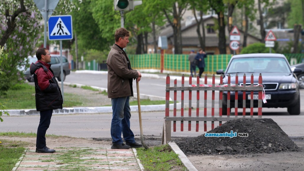 Проблемные участки дороги по улице Строителей в Ганцевичах отремонтировали