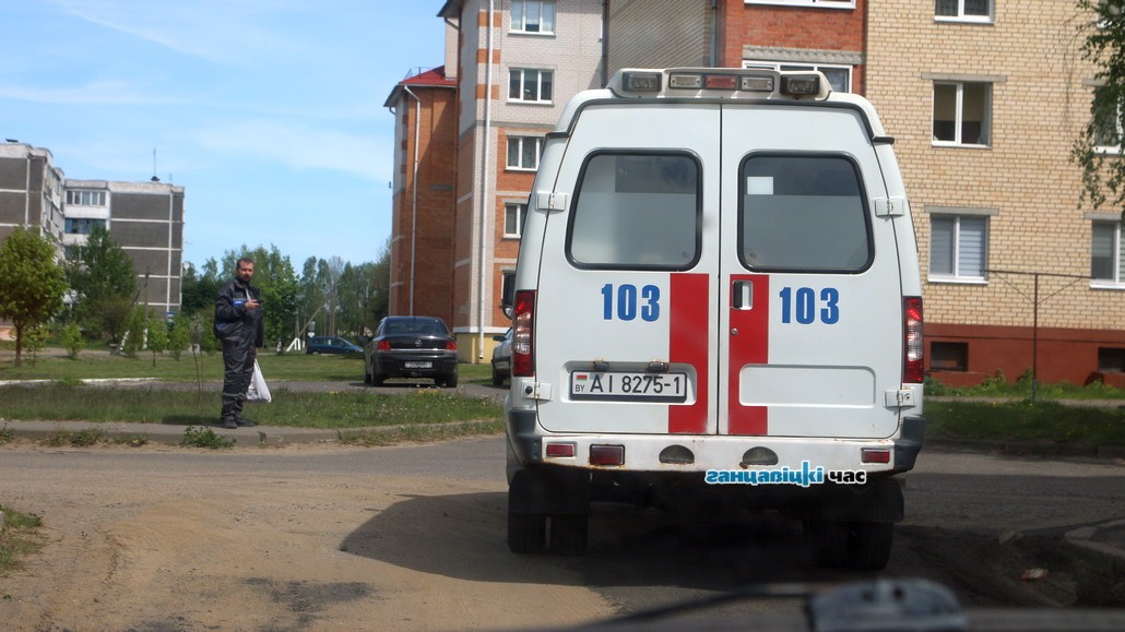 В Ганцевичах мужчину с ранением увезла скорая